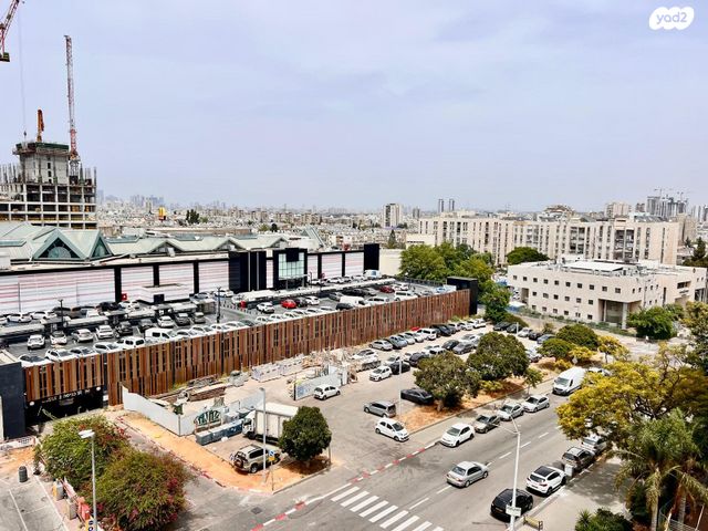 דירה, דוד רזיאל, בת ים