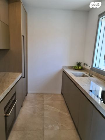 דירת גן, העוגן, עג'מי, גבעת העליה, תל אביב יפו