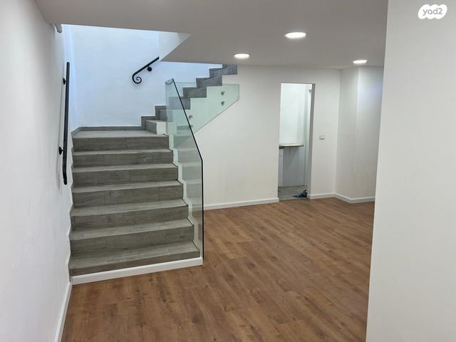 משרדים, חולון