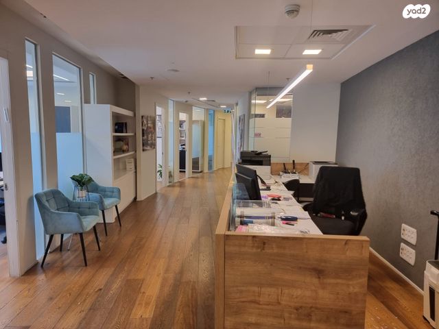 דרך מנחם בגין 52