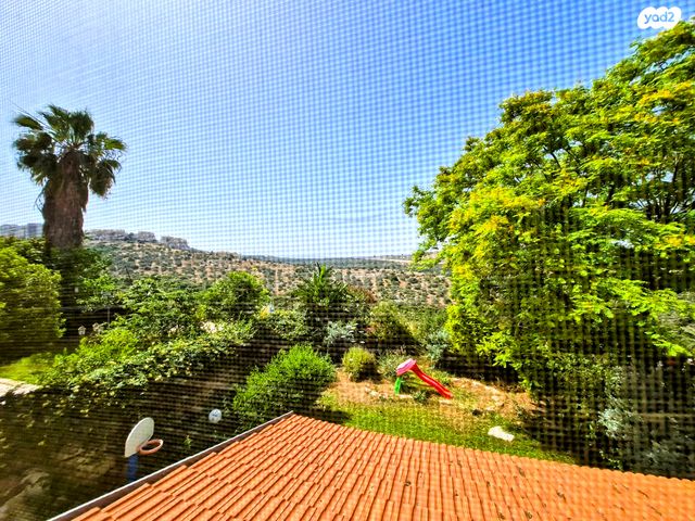 דו משפחתי, ארבל, אלפי מנשה