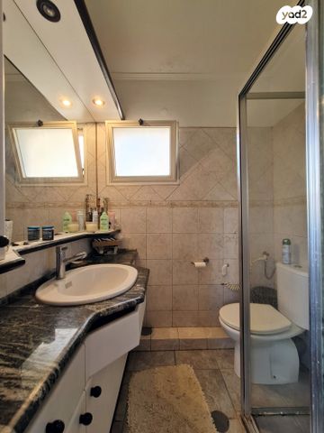 דו משפחתי, ארבל, אלפי מנשה