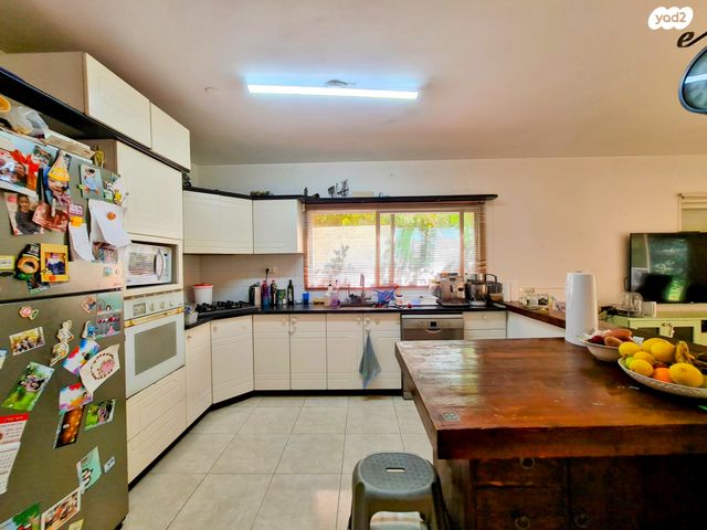 דו משפחתי, ארבל, אלפי מנשה