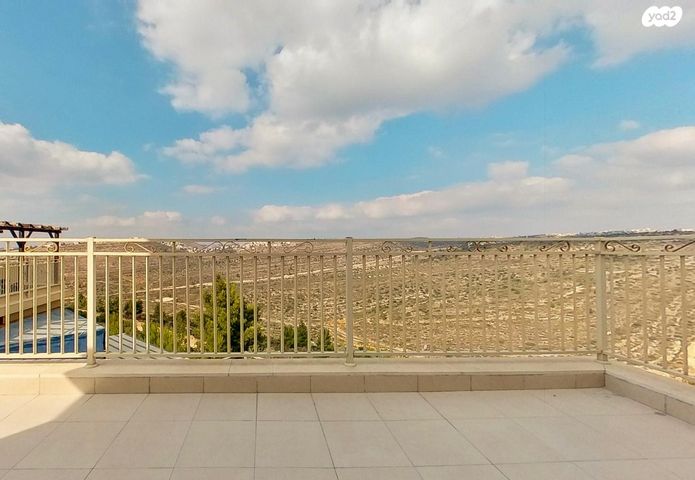 דו משפחתי, נריה, טלמון