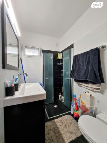 דו משפחתי, ארבל, אלפי מנשה