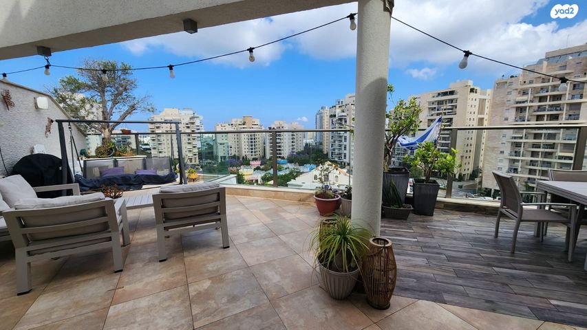 האלוף אהרון יריב 