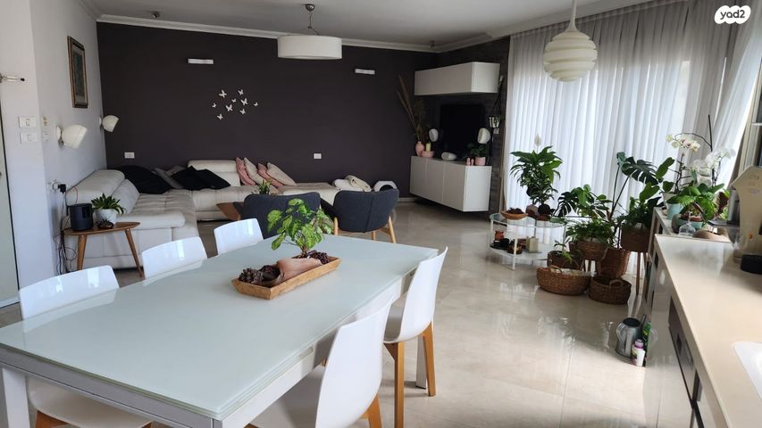 גג/ פנטהאוז, האלוף אהרון יריב, קרית אילון, חולון