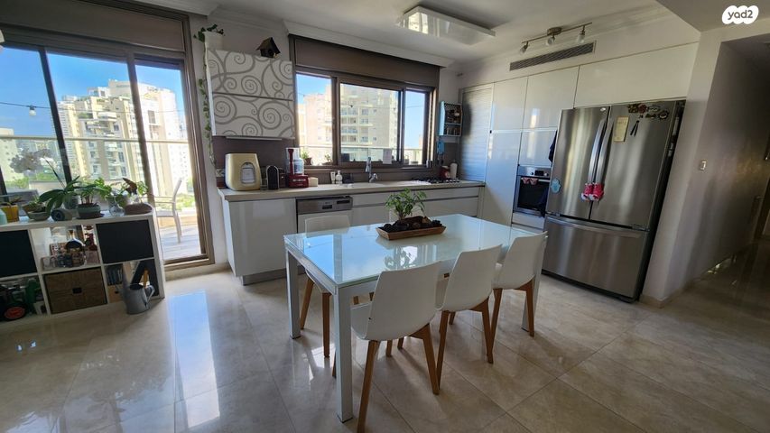 גג/ פנטהאוז, האלוף אהרון יריב, קרית אילון, חולון