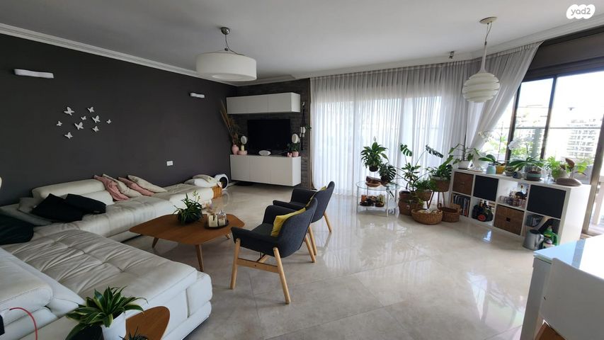 גג/ פנטהאוז, האלוף אהרון יריב, קרית אילון, חולון