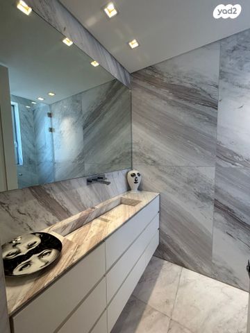 דירה, ניסים אלוני, תל אביב יפו