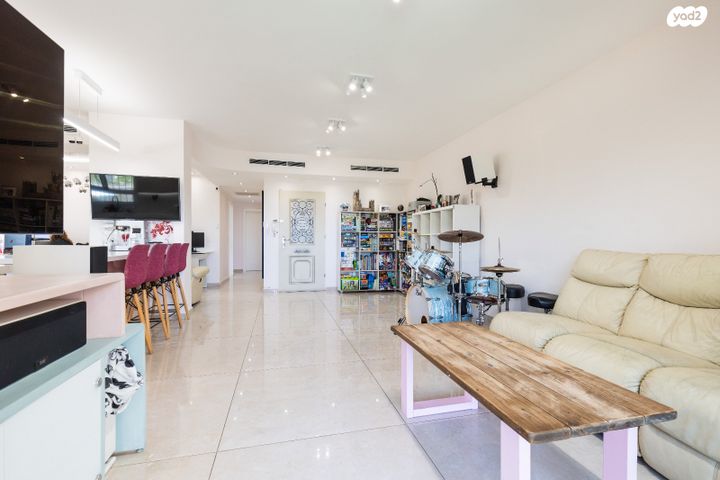 דירת גן, הרב יצחק כדורי, חומת שמואל, הר חומה, ירושלים