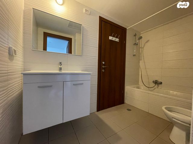 דירה, יוחנן הסנדלר, בת ים