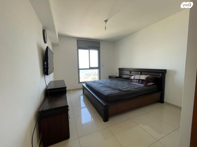 דירה, יוחנן הסנדלר, בת ים