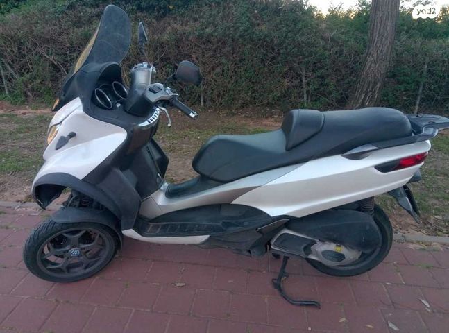 מודעת רכב פיאג'ו MP3 300