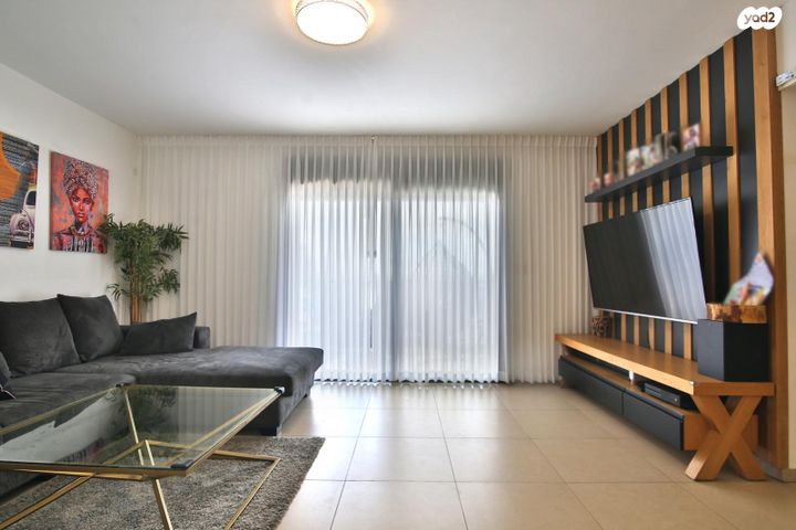 דירה, עפרה חזה, משכנות האומנים, קרית מוצקין