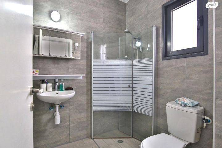 דירה, עפרה חזה, משכנות האומנים, קרית מוצקין