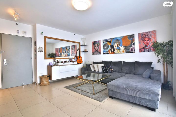 דירה, עפרה חזה, משכנות האומנים, קרית מוצקין