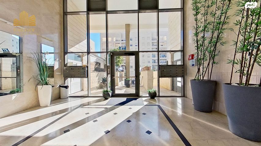 דירת גן, עמנואל זיסמן, חומת שמואל, הר חומה, ירושלים