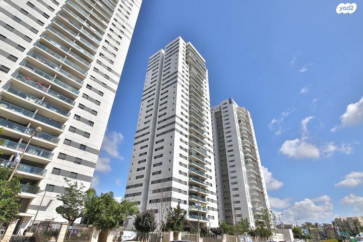 דירה, עפרה חזה, משכנות האומנים, קרית מוצקין