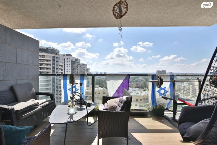 דירה, עפרה חזה, משכנות האומנים, קרית מוצקין