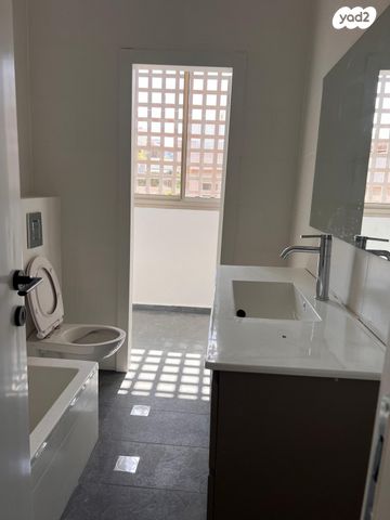 גג/ פנטהאוז, שרעבי יעקב סעדיה 1, נווה מרמורק, רחובות