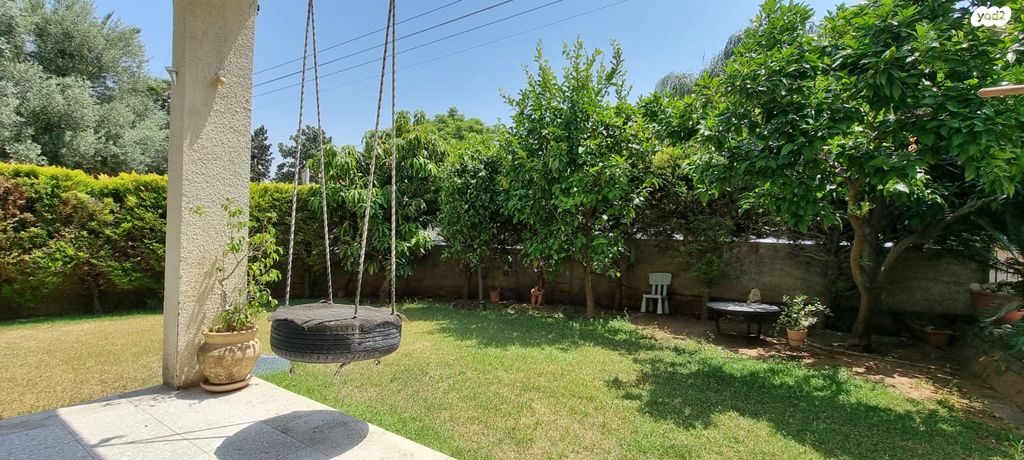 דו משפחתי, אורנית