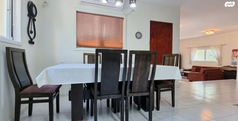 דו משפחתי, אורנית