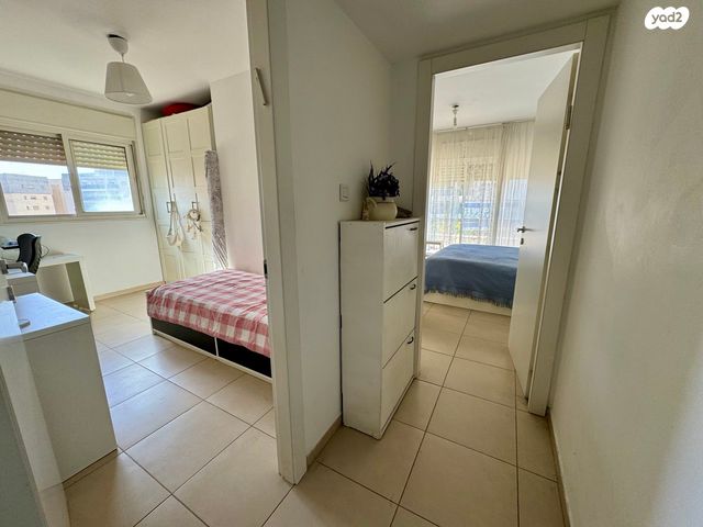 דירה, נחל אלכסנדר, צור יצחק