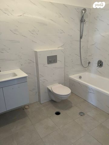 דירת גן, נעלה