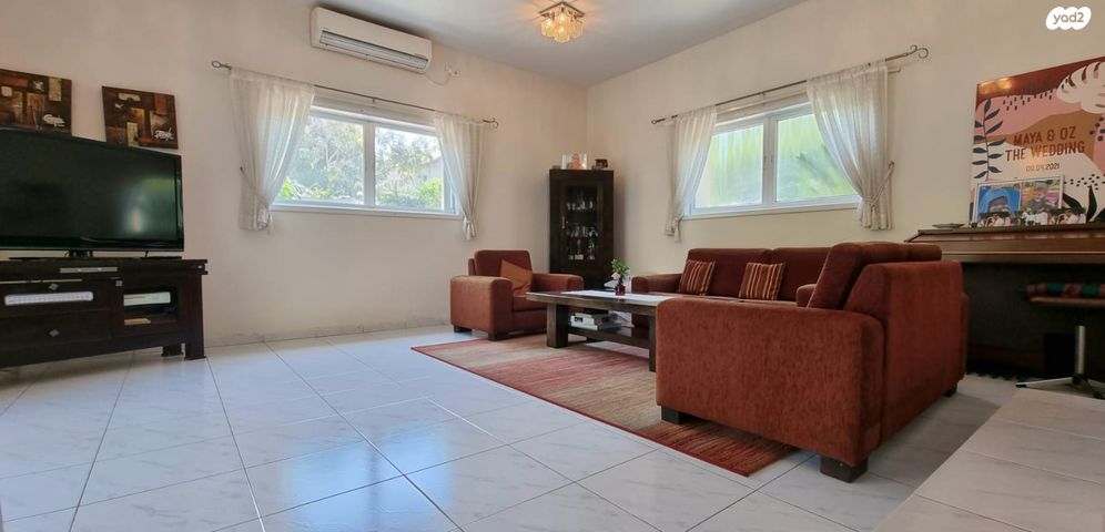 דו משפחתי, אורנית