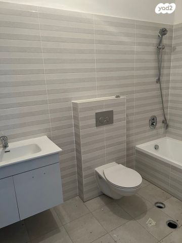 דירת גן, נעלה