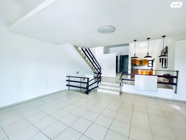 דו משפחתי, שארית הפליטה, חיפה