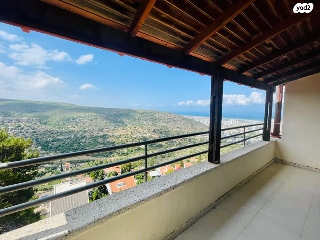 דו משפחתי, שארית הפליטה, חיפה