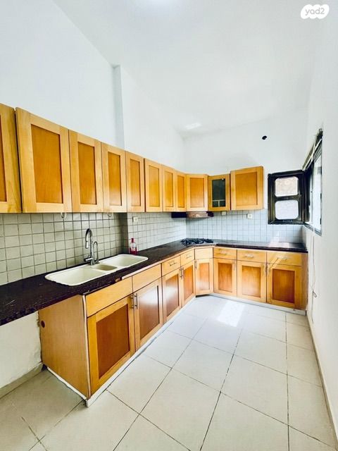 דו משפחתי, שארית הפליטה, חיפה