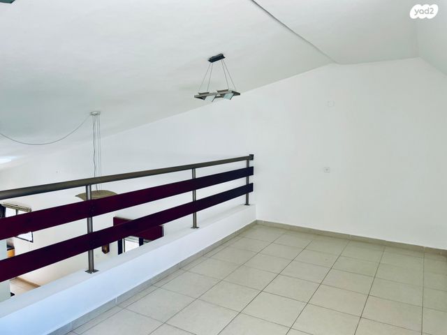 דו משפחתי, שארית הפליטה, חיפה