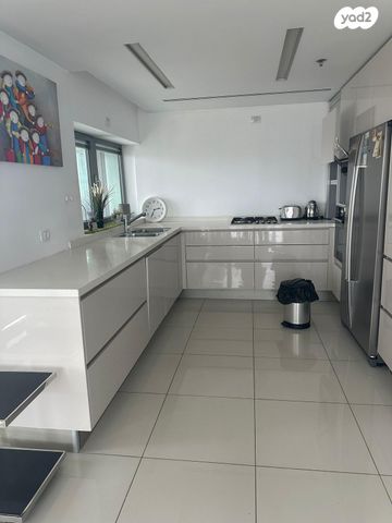 דירה, ניסים אלוני, צמרות איילון, פארק צמרת, תל אביב יפו