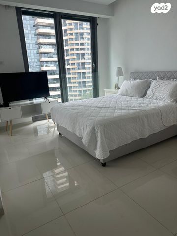 דירה, ניסים אלוני, צמרות איילון, פארק צמרת, תל אביב יפו