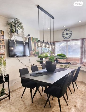 דו משפחתי, אורנית