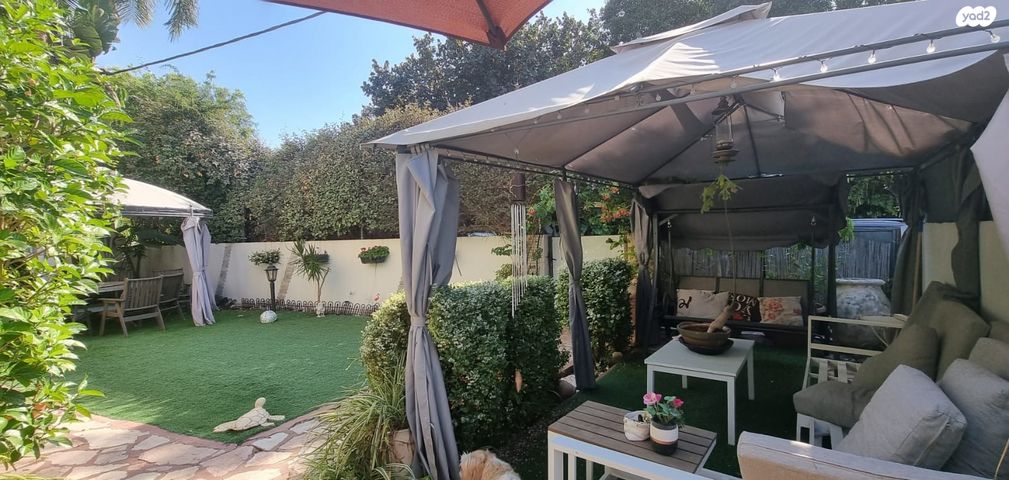 דו משפחתי, אורנית