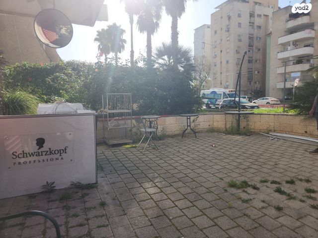 חנויות/ שטח מסחרי