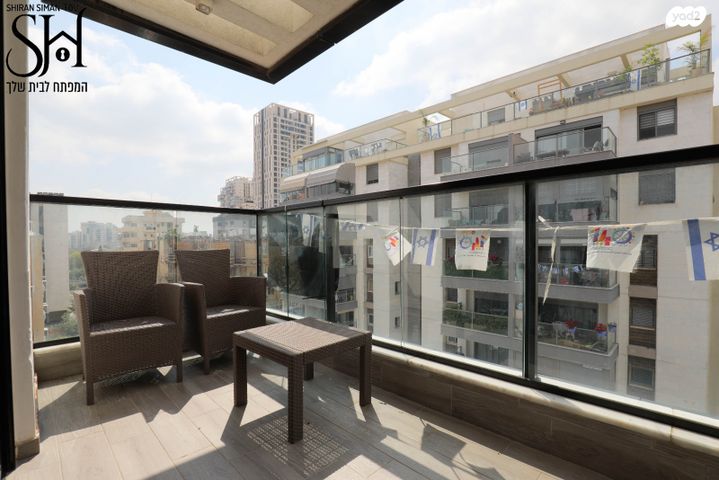 דירה, רש"י, רמב"ם, ראשון לציון