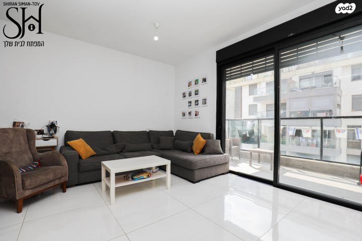 דירה, רש"י, רמב"ם, ראשון לציון