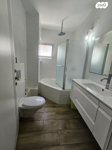 דו משפחתי, הכרמל 49, בית דגן