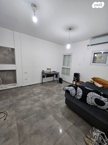 דו משפחתי, הכרמל 49, בית דגן