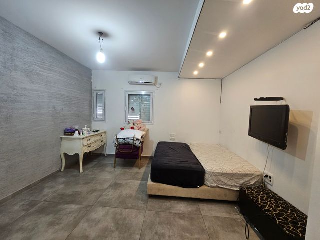 דו משפחתי, הכרמל 49, בית דגן