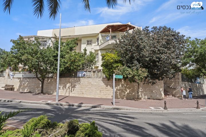 דירת גן, חטיבת גולני, מודיעין מכבים רעות