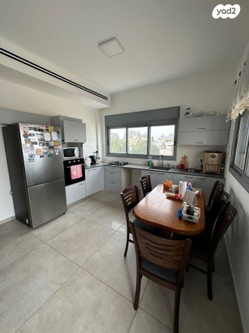 דירה, הרצליה