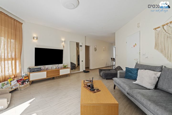 דירת גן, חטיבת גולני, מודיעין מכבים רעות