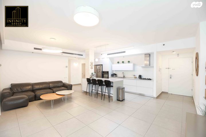 דירת גן, ניסים אלוני, ראש העין