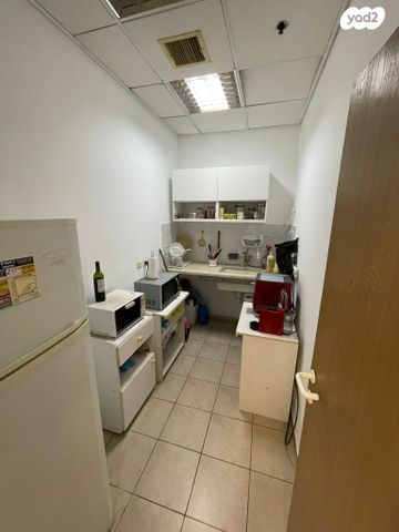 משרדים, נשר